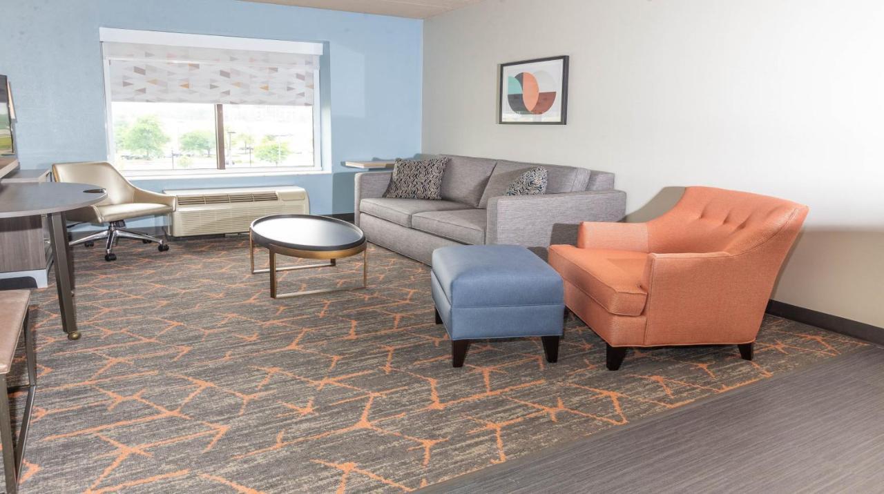 Holiday Inn Cleveland - South Independence By Ihg Exterior photo